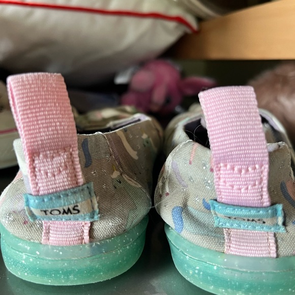 TOMS girls toddler unicorn 11 glitter soles - Picture 2 of 4